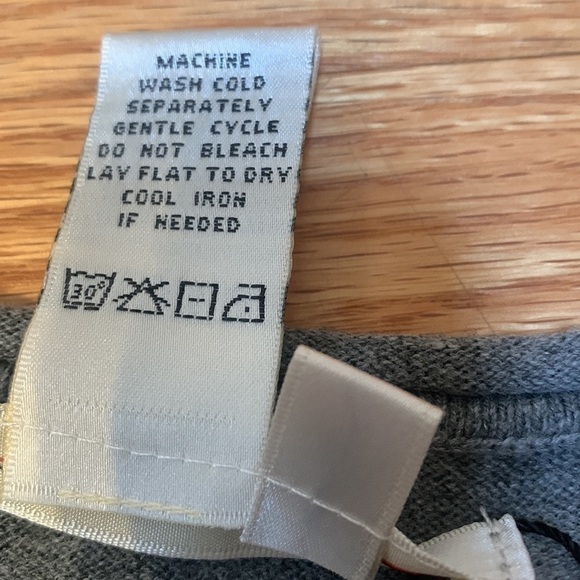 STUDIO M Women’s Pin-tuck Sleeve Gray Knit Long Sweater - Picture 9 of 9